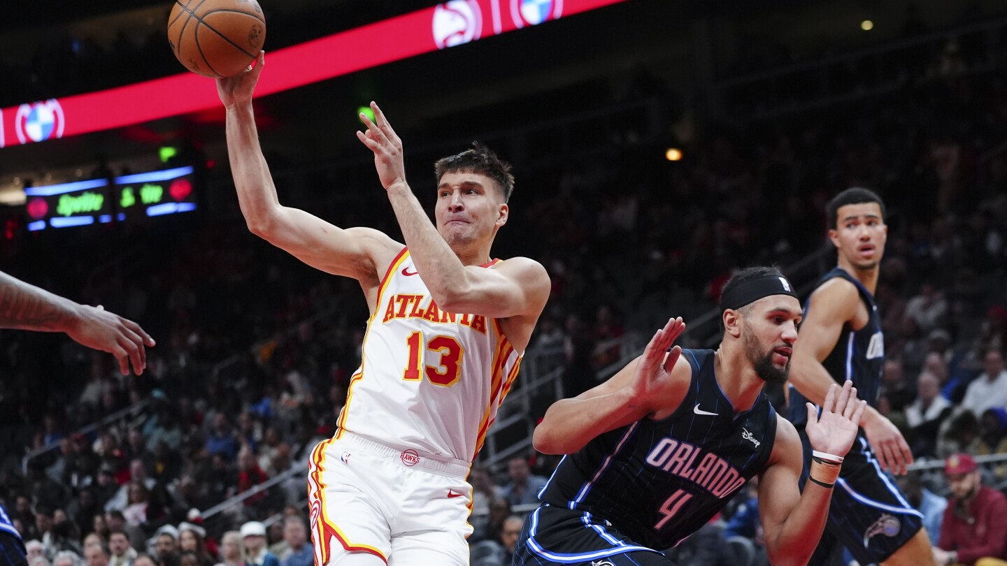 Murray hits jumper at buzzer to lift Hawks to 106 104 win over Magic